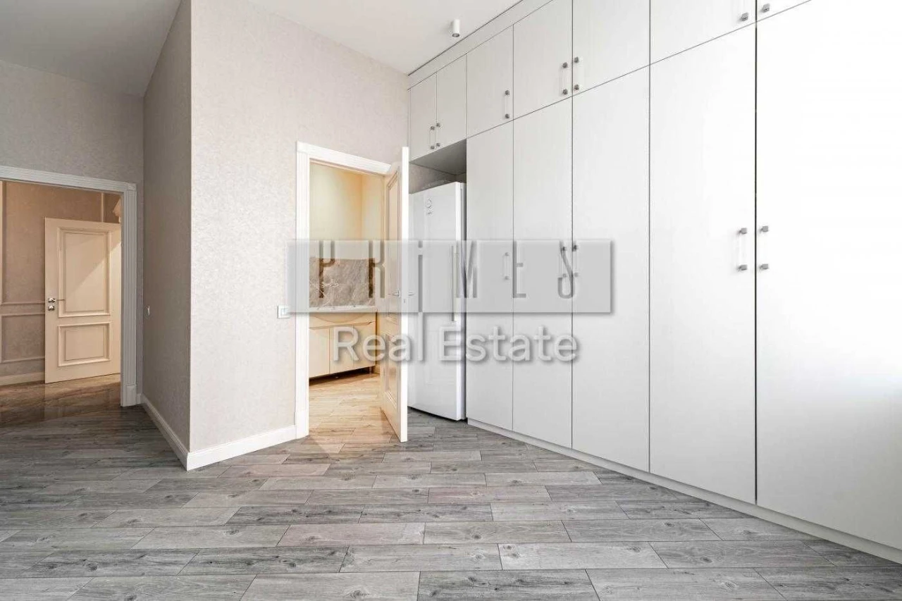 Без% Продаж 5 кімнатної квартири (208 м), вул. Драгомирова,