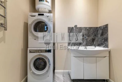 Без% Продаж 5 кімнатної квартири (208 м), вул. Драгомирова,