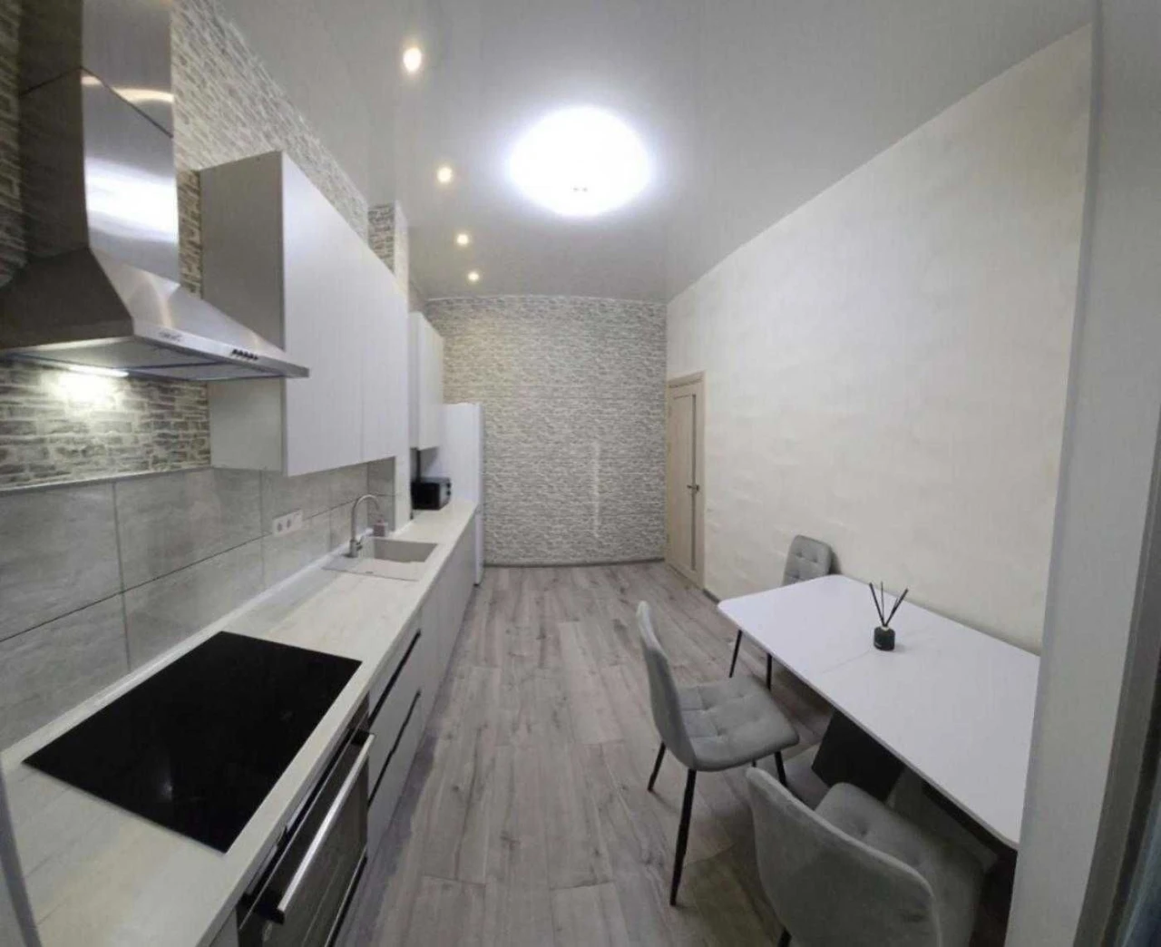 Під держпрограми: 2к 67 м² у ЖК Одіссей, ремонт, нові меблі