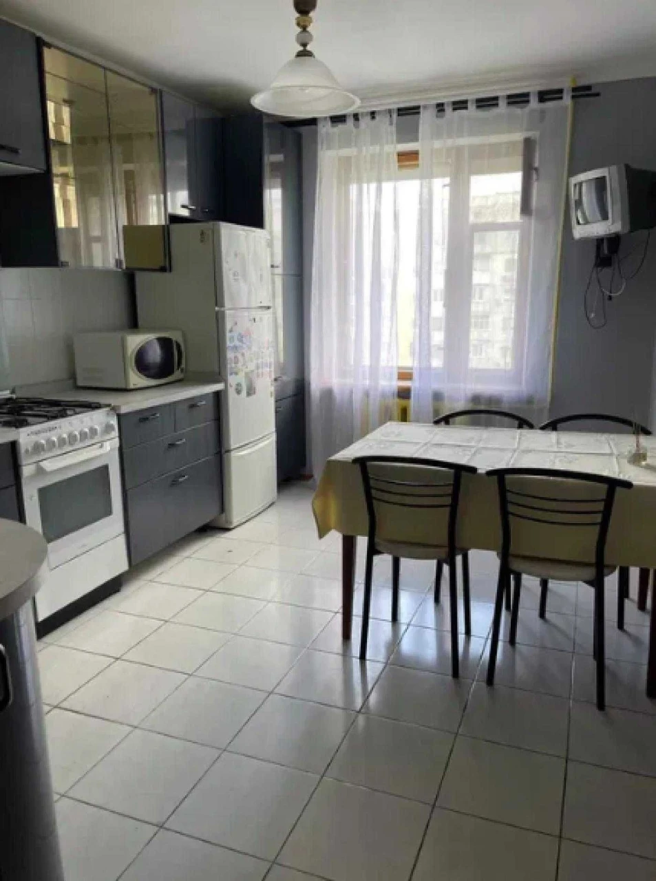 Під держпрограми: 3к + мансарда 50 м² на Бабаджаняна, Черему