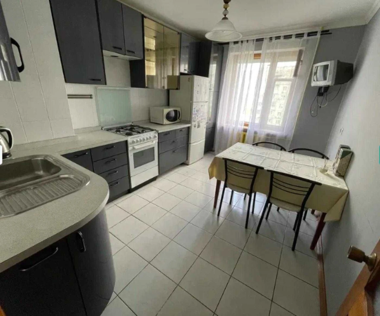 Під держпрограми: 3к + мансарда 50 м² на Бабаджаняна, Черему