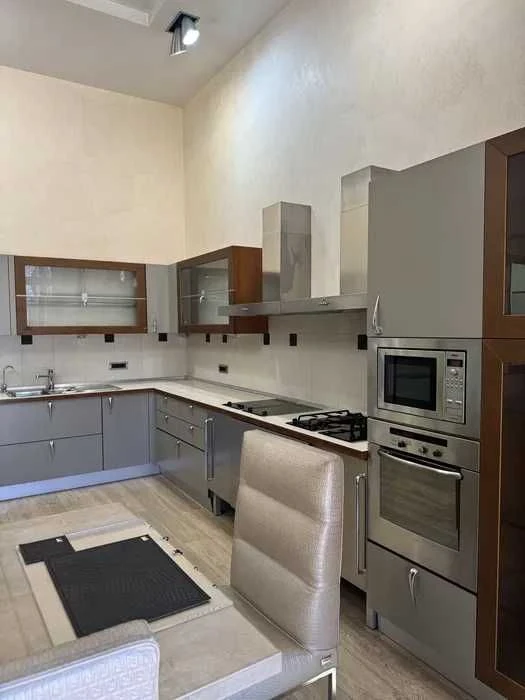Продаж будинку | 8 ст. Фонтану | 560 м² | 19 соток