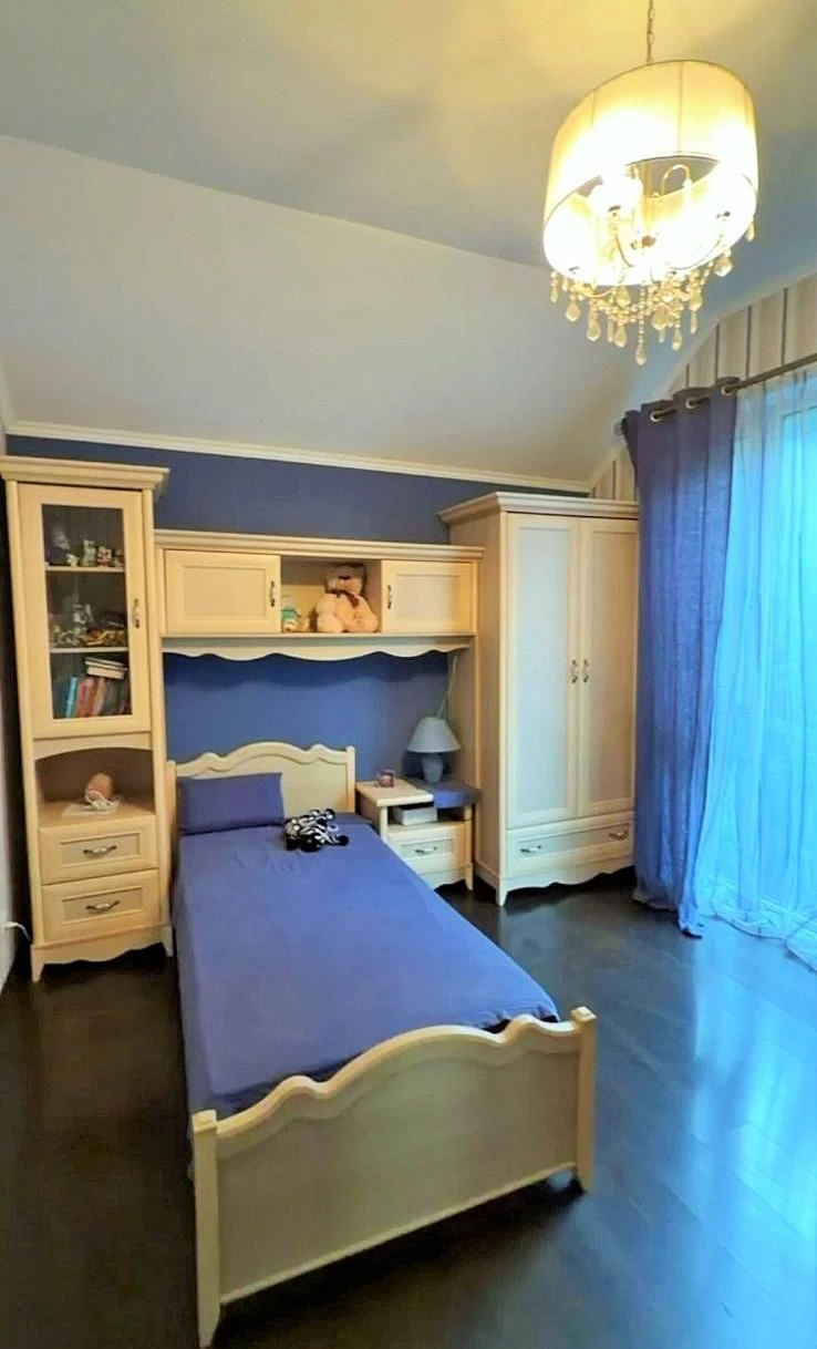 Будинок 3 рівневий в Одесі, пр-т Небесної Сотні (229-579)