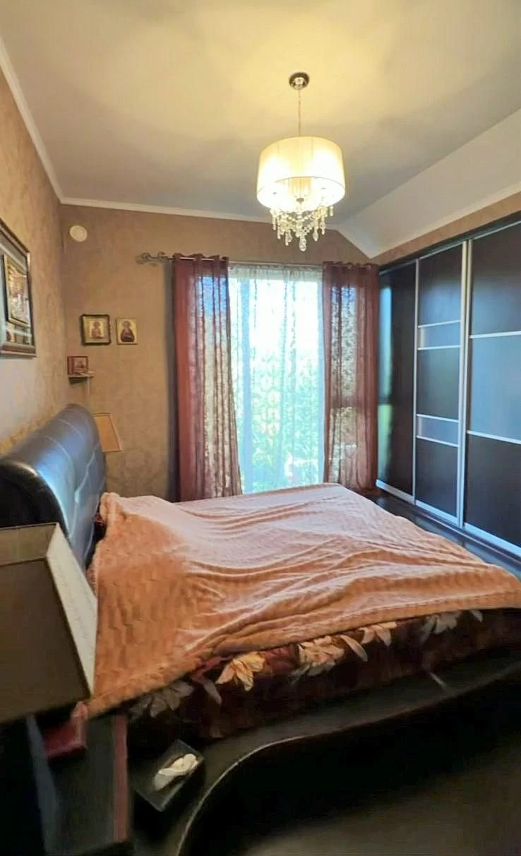 Будинок 3 рівневий в Одесі, пр-т Небесної Сотні (229-579)