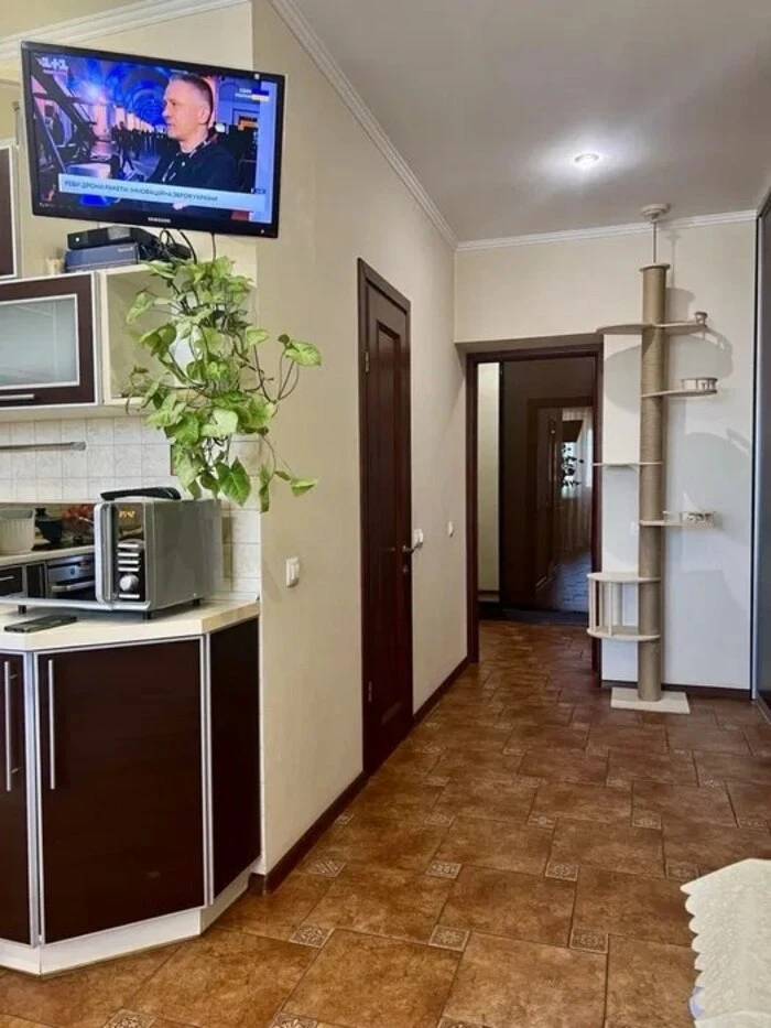 Продам простору 3к квартиру в сучасному цегляному будинку