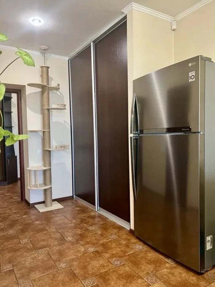 Продам простору 3к квартиру в сучасному цегляному будинку