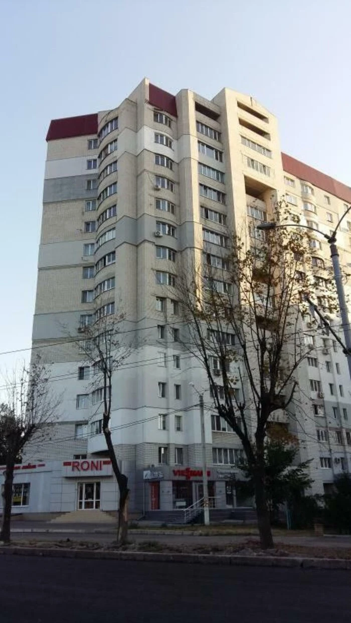 Продам простору 3к квартиру в сучасному цегляному будинку