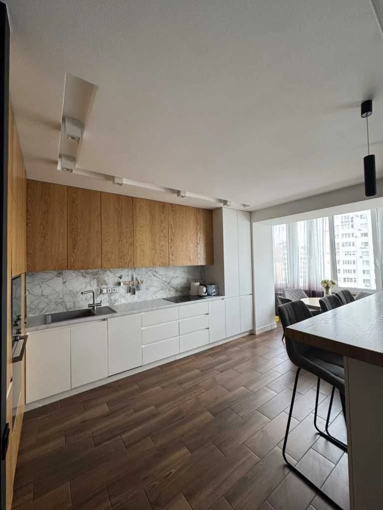 Продам 2к квартиру, 71кв.м, 8/9 пов, цегла, котел, Левада
