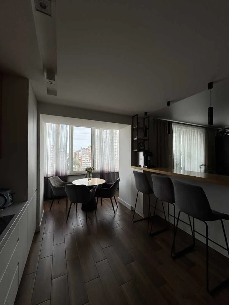 Продам 2к квартиру, 71кв.м, 8/9 пов, цегла, котел, Левада