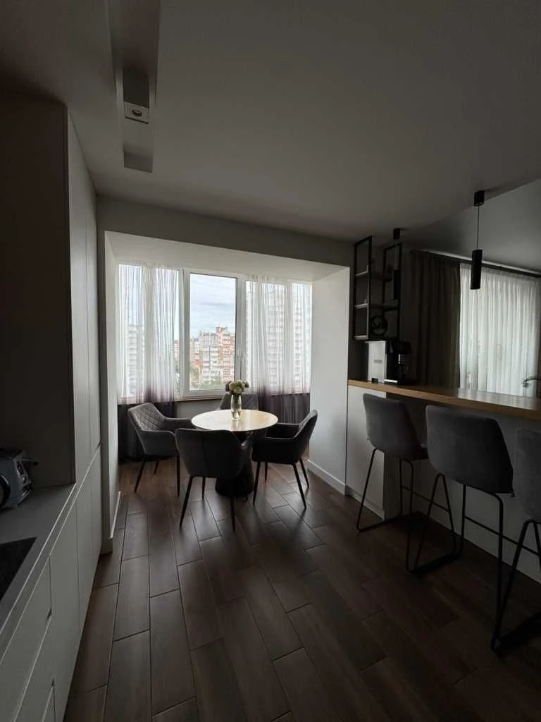 Продам 2к квартиру, 71кв.м, 8/9 пов, цегла, котел, Левада