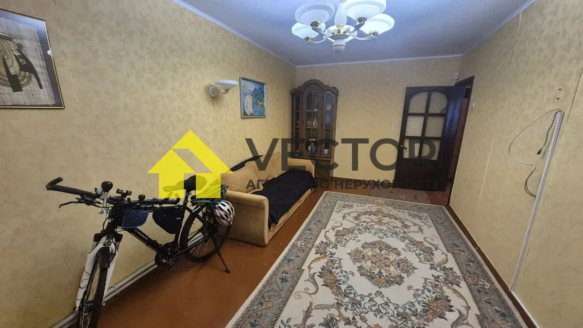 Затишна 3-к на Алмазному з автономним опаленням, балконом та