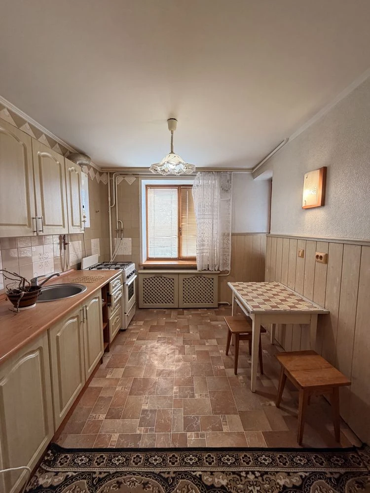 В продажу простора 3 кімнатна квартира