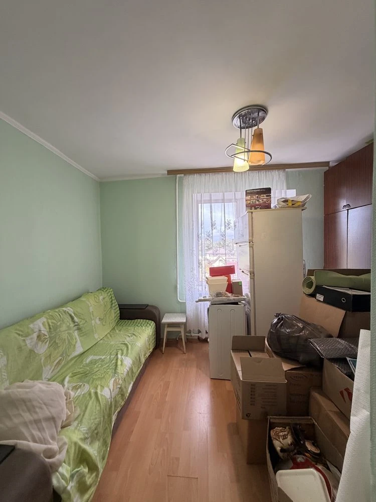 В продажу простора 3 кімнатна квартира