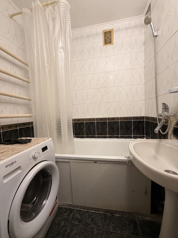 В продажу простора 3 кімнатна квартира