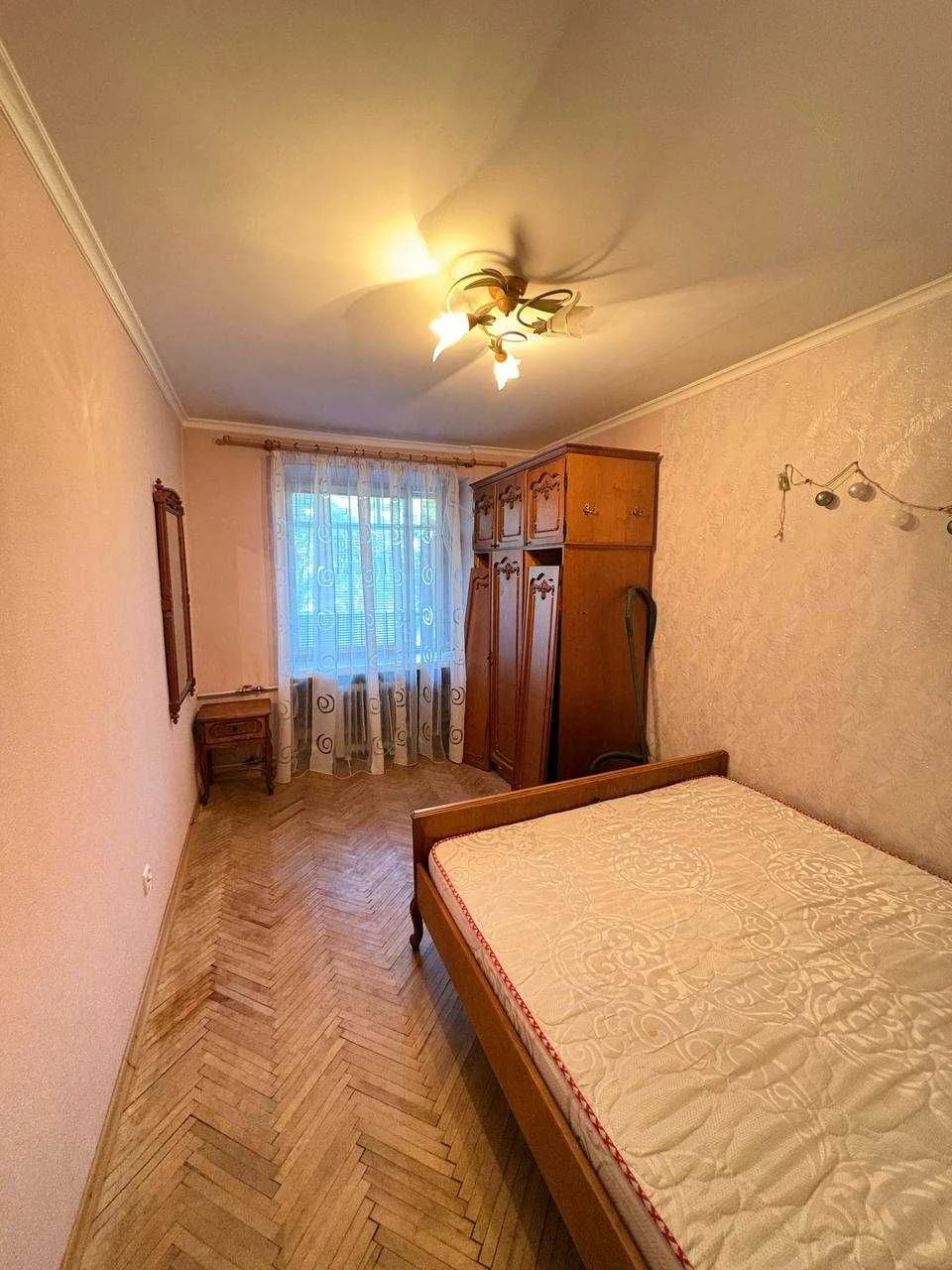 Продаж 4-кімнатної квартири по вул. Раковського (Сихівський