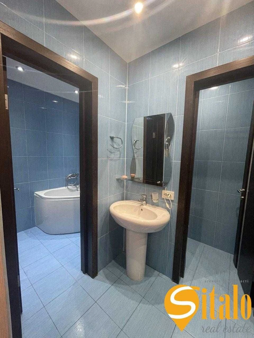 Продаж 3-кім. квартири в центрі міста Південний Вокзал, Соло