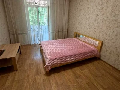 Квартира. Одеса, Середньофонтанська вул.
