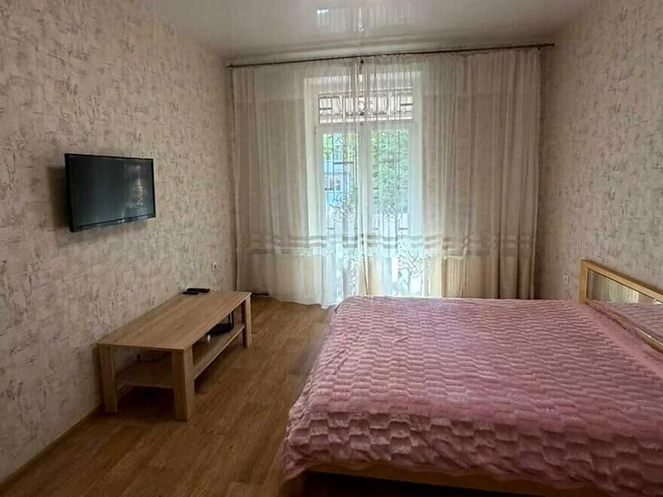 Квартира. Одеса, Середньофонтанська вул.
