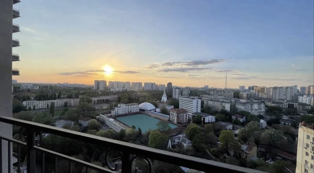 Продам квартру в ЖК Акрополь 45м2 / средний этаж / свободная