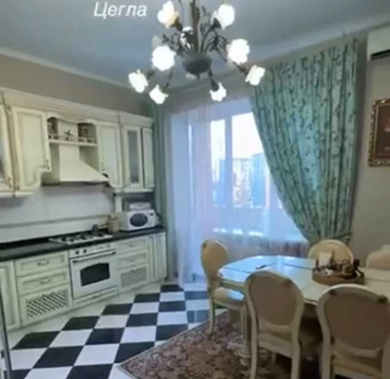 Kor 5 Продам 3х ком. на Хвойном переулке.