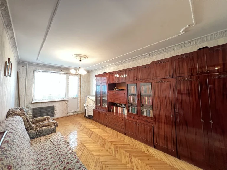 Продам 2 кімнатну квартиру на Салтівці вул. Нескорених 37Б