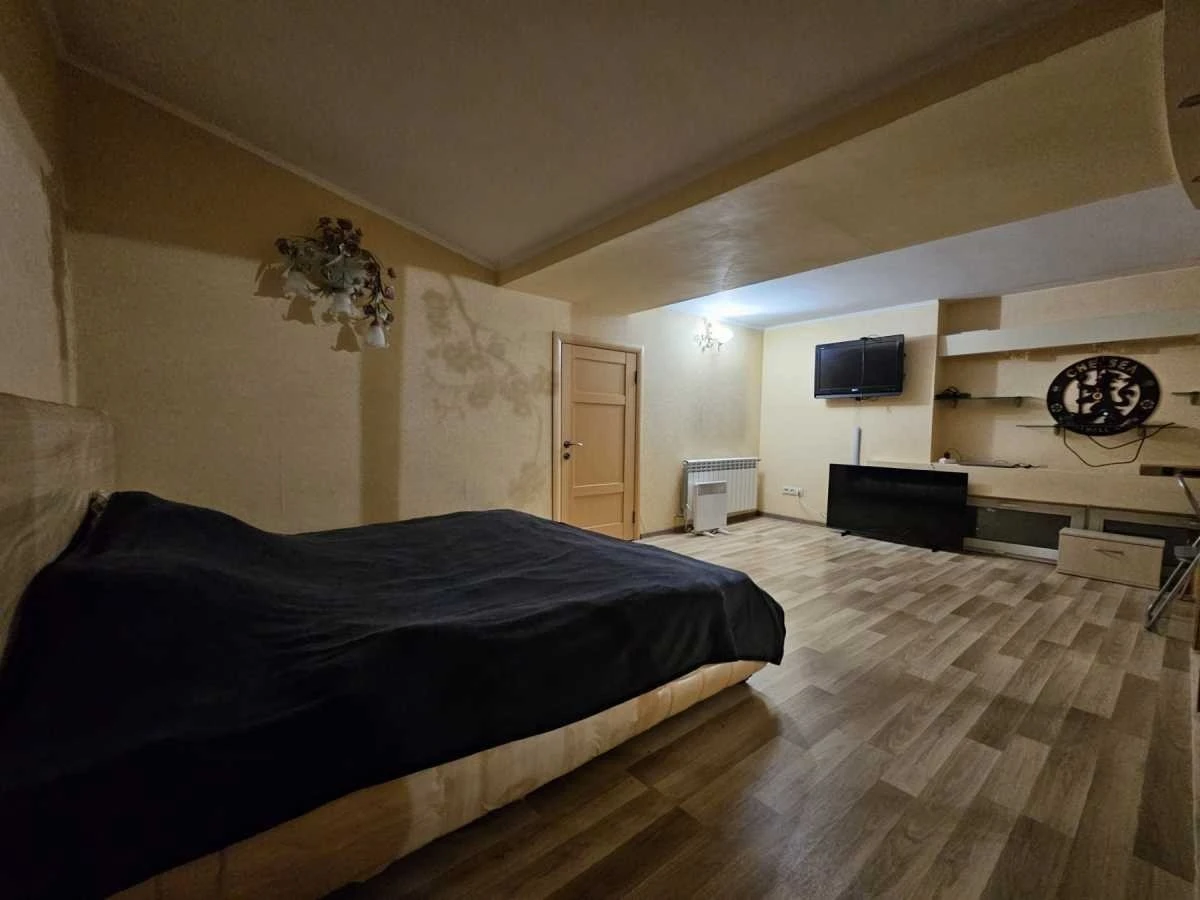 For sale 5-room apartment 120 m², Volodymyr Antonovych street