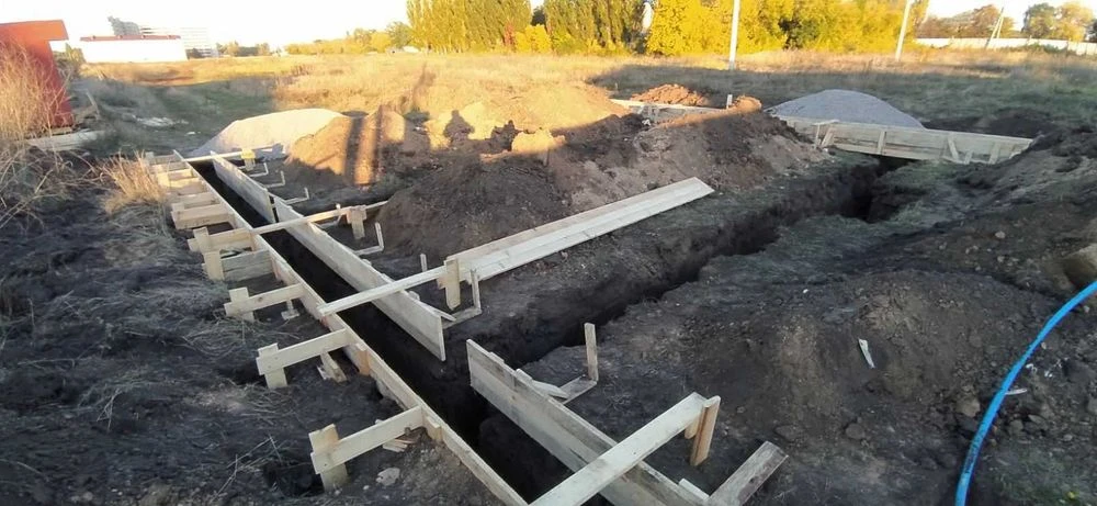Земельна ділянка 9 сот. з ФУНДАМЕНТОМ 100м² та КОМУНІКАЦІЯМИ