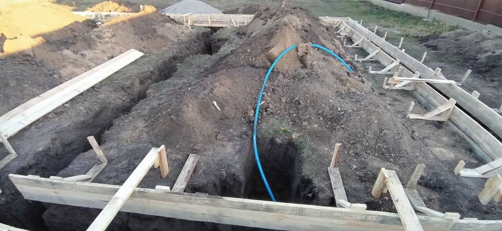 Земельна ділянка 9 сот. з ФУНДАМЕНТОМ 100м² та КОМУНІКАЦІЯМИ