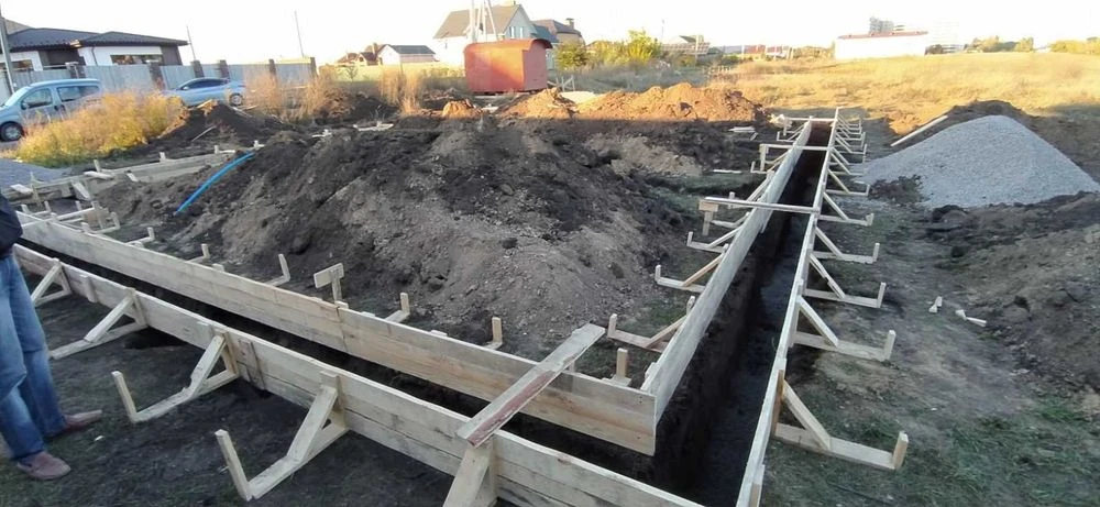 Земельна ділянка 9 сот. з ФУНДАМЕНТОМ 100м² та КОМУНІКАЦІЯМИ