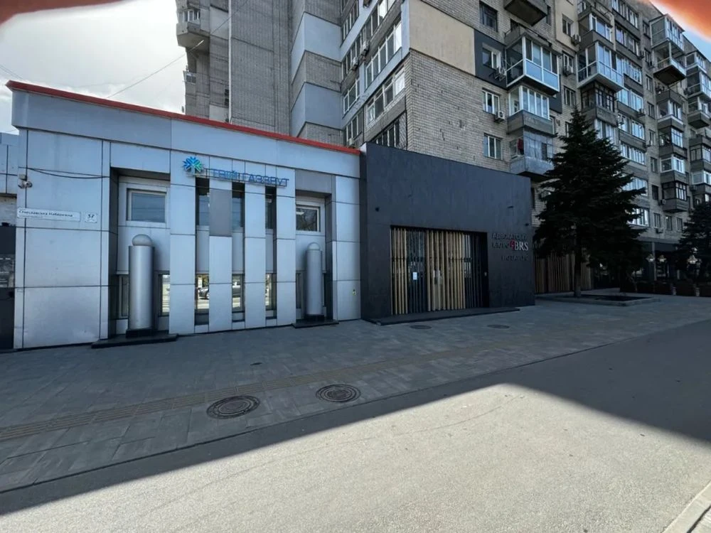 Продам коммерческое помещение $1200 400 м2 набережная 37 Дне