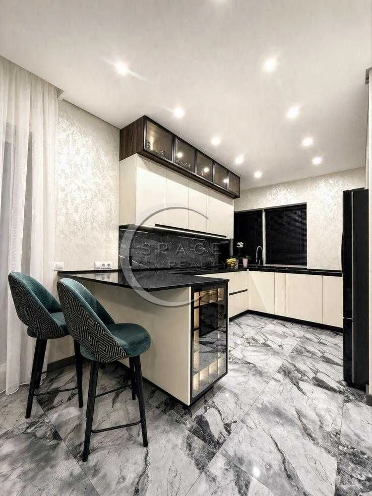 Продаж автономного будинку 280 м² на оболоні