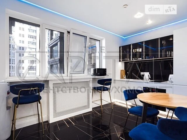 Продажа 3к квартиры 122 кв. м по ул. пр-т Оболонский 26 • I