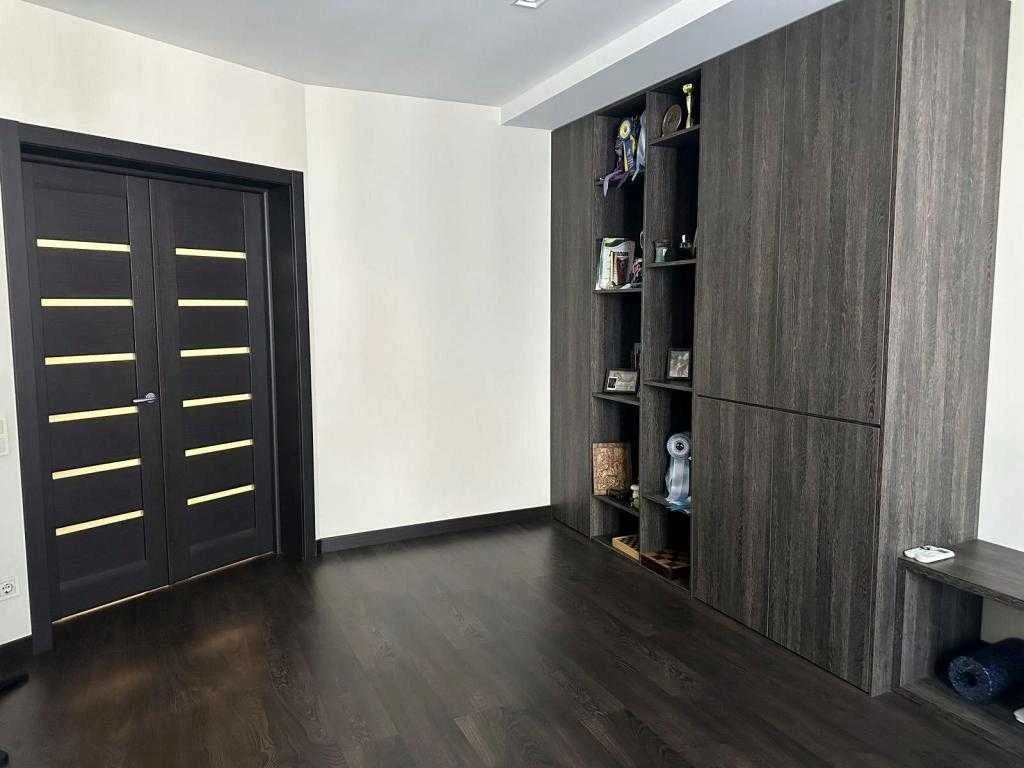 Якісна 3 кімнатна квартира на Бажана,14, 95м.кв, метро Осоко