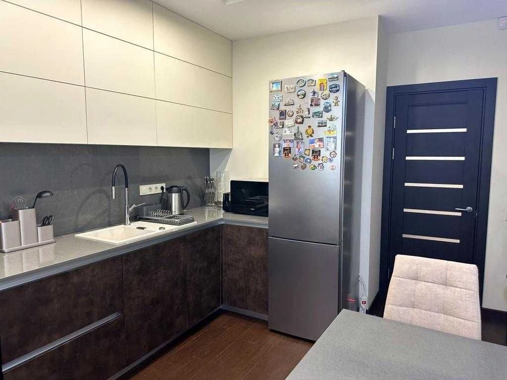 Якісна 3 кімнатна квартира на Бажана,14, 95м.кв, метро Осоко
