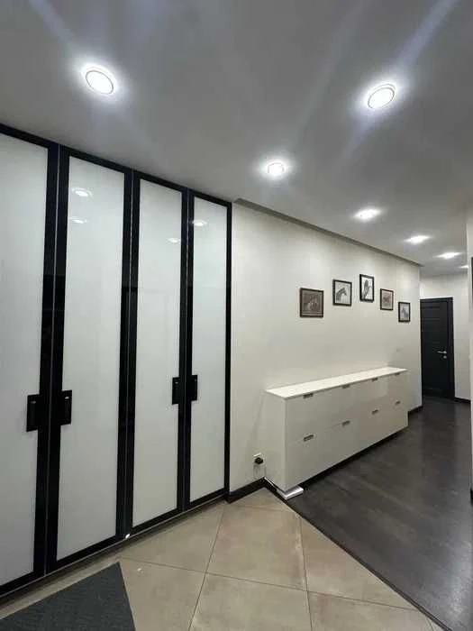Якісна 3 кімнатна квартира на Бажана,14, 95м.кв, метро Осоко