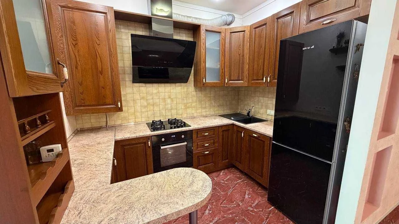 Продам 4к. таунхаус 170 кв.м. р-н ДНУ и ул. Высоковольтной