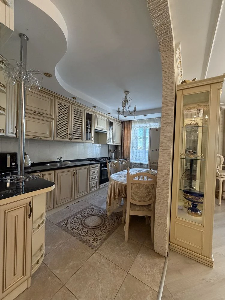 Продаж 4х кімнатноі квартири р-н Глобала