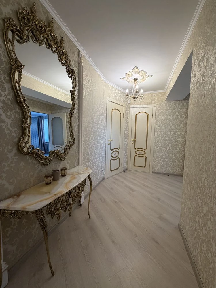 Продаж 4х кімнатноі квартири р-н Глобала