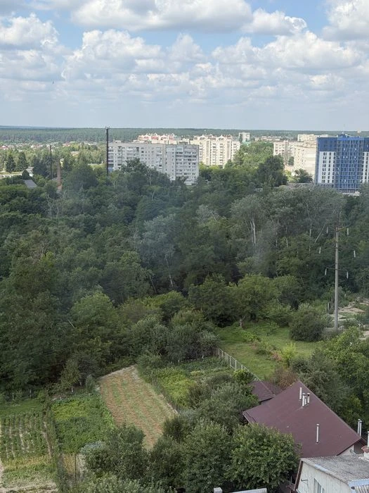 Продається простора 4-кімнатна квартира біля 5 ліцею | Панор