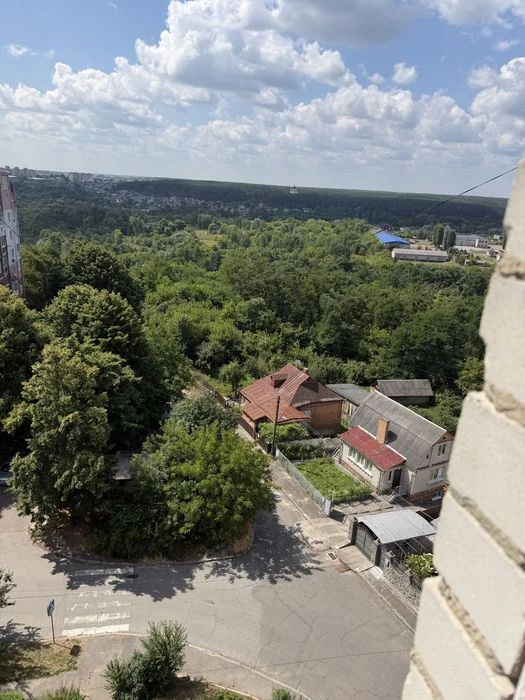 Продається простора 4-кімнатна квартира біля 5 ліцею | Панор