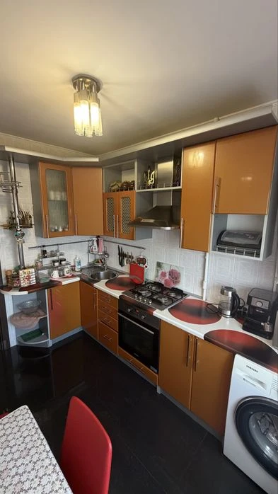Продаж 3-кім квартири на Польовій з АО