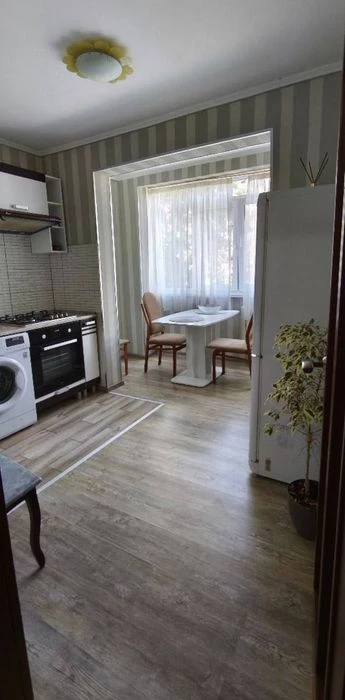 Продаю 1 кім квартиру в центрі