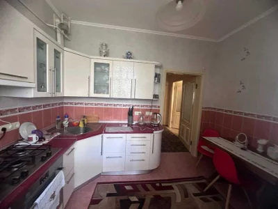 Продам трикімнатну квартиру Лятошинського