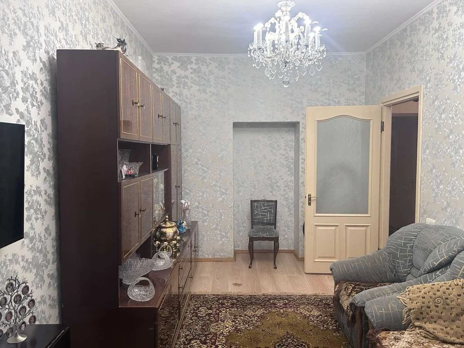 Продам трикімнатну квартиру Лятошинського