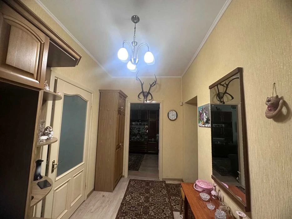 Продам трикімнатну квартиру Лятошинського