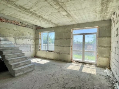 Продаж квартири 112 м.кв. із земельною ділянкою