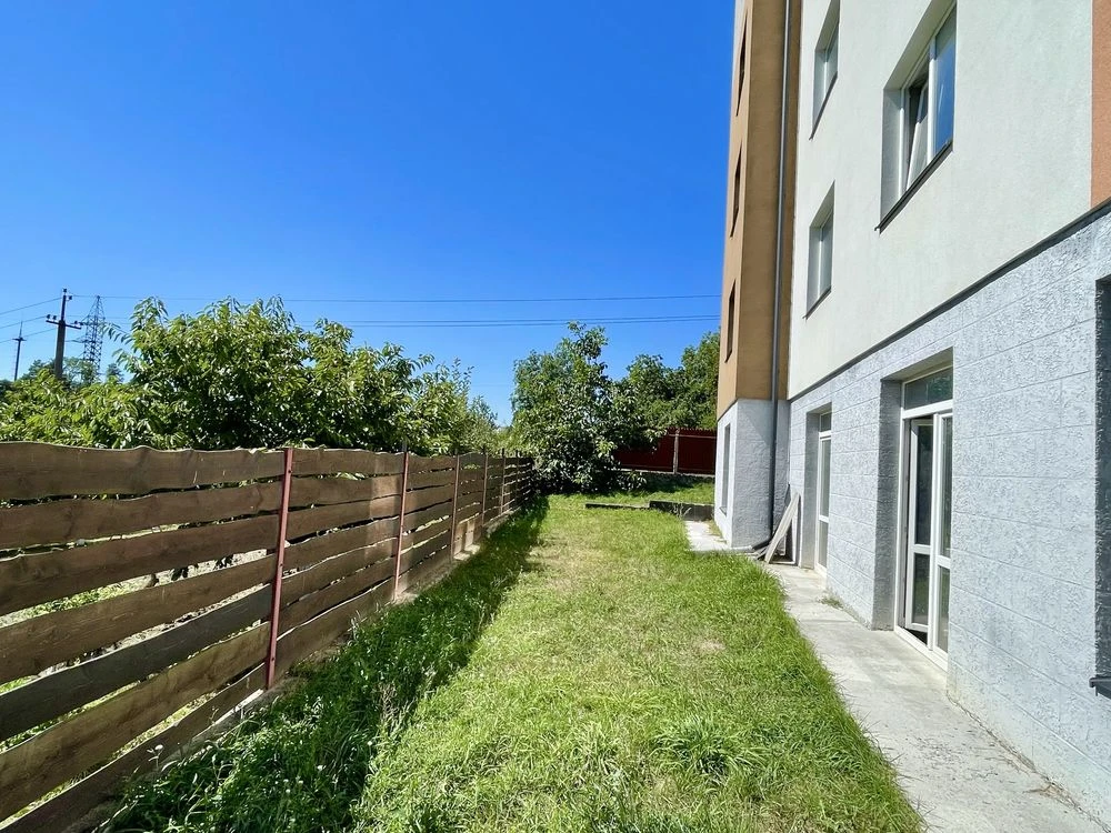 Продаж квартири 112 м.кв. із земельною ділянкою