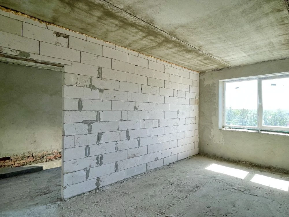 Продаж квартири 112 м.кв. із земельною ділянкою