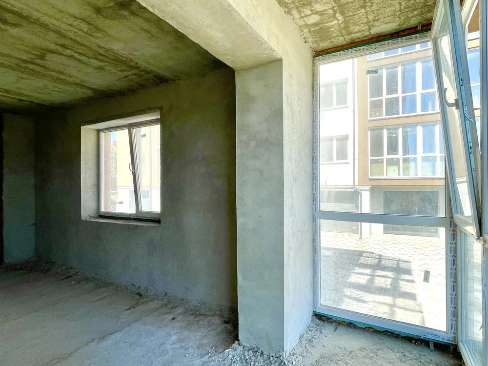 Продаж квартири 112 м.кв. із земельною ділянкою