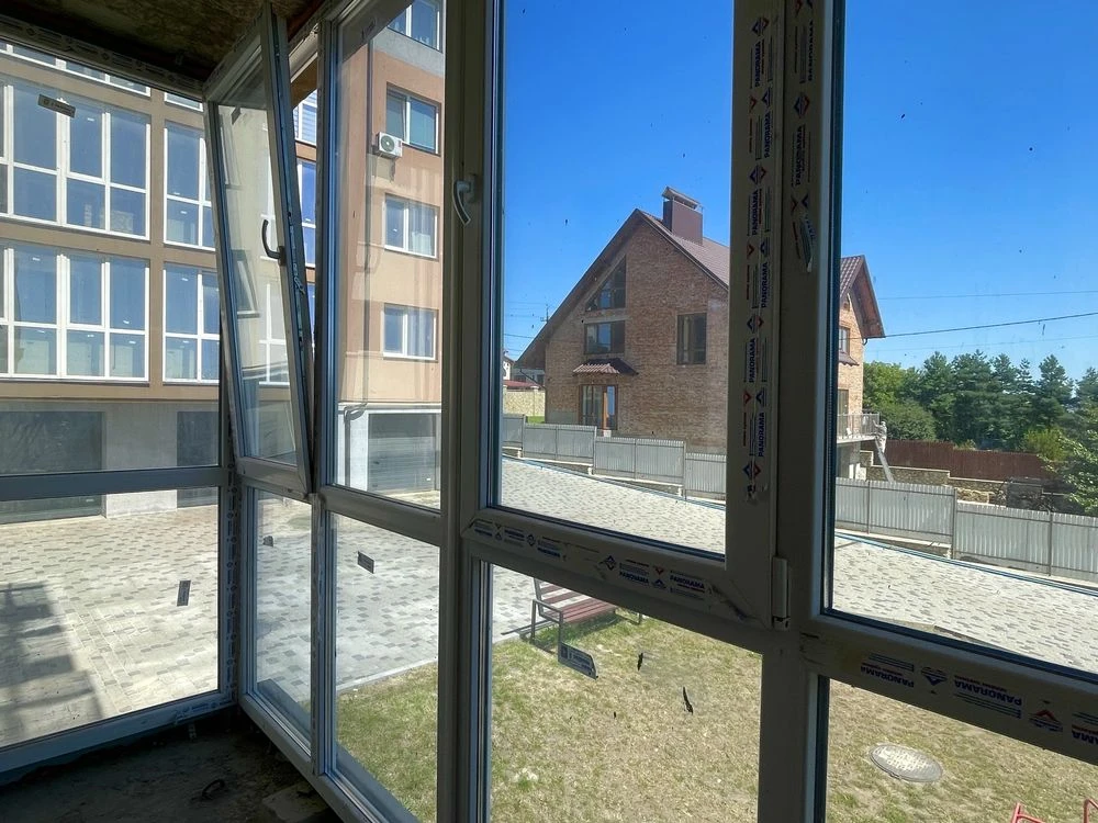 Продаж квартири 112 м.кв. із земельною ділянкою